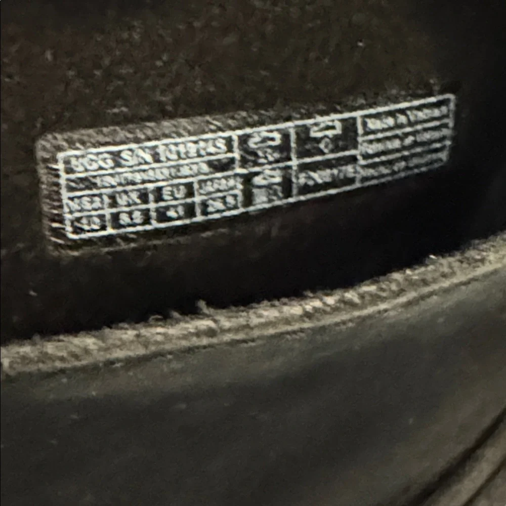 UGG 100% leather